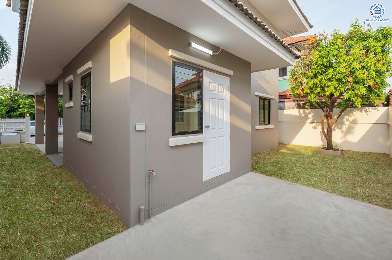 บ้านมือสองตกแต่งใหม่ โครงการ ณัฐชากรีนวิลล์ ปิ่นเกล้า-กาญจนาฯ บนเนื้อที่ 52 ตร.ว. ฟังก์ชัน 3 ห้องนอน 2 ห้องน้ำ จอดรถได้ 2 คัน บนทำเลศักยภาพ ใกล้เซ็นทรัลเวสต์เกต ทางด่วน "ศรีรัช" รถไฟฟ้าสายสีม่วง "สถานีตลาดบางใหญ่"